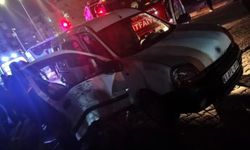 Hafif ticari araç ile motosiklet çarpıştı: 5 yaralı