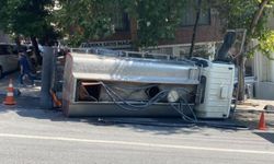 Araca çarpan su tankeri devrildi: 1 kişinin yaralandı