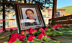 Tutku Burcu Köseoğlu karanfillerle anıldı