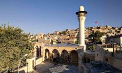 Depremde hasar gören iki tarihi cami Mevlid Kandili’nde yeniden ibadete açılıyor