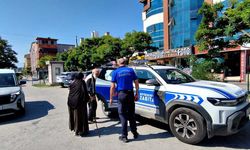 Belçika’dan gelen yaşlı çift yolunu kaybetti, zabıta yardıma koştu