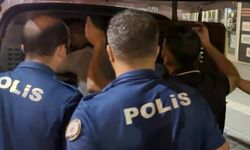 Biri oynayarak, diğeri zorla gözaltına alındı