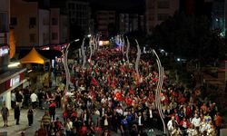Bolu’da 30 Ağustos Zafer Bayramı fener alayıyla kutlandı