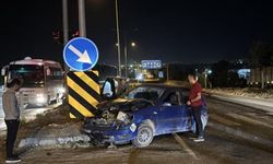 Bolu’da kırmızı ışıkta geçen otomobil kamyonla çarpıştı
