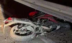 Motosiklet sürücüsü bariyere çarparak ağır yaralandı