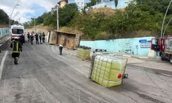 Çamaşır suyu tanklarını taşıyan kamyon devrildi: 1 yaralı