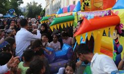Adana’da cami avlusu çocuklarla renklendi