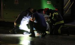 Devrilen motosiklet sürücüsü otobüsün altında kaldı: 1 ölü