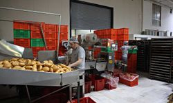 Herkes uyurken onlar 300 derecelik fırının başında