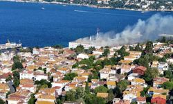 Heybeliada Deniz Harp Okulu'ndaki yangına müdahale sürüyor
