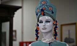 Kadın zarafetinin asırlık hikâyesi kıyafet ve motiflerle eniden yorumlandı
