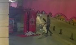 Market arabasını boşalttı, kendi eşyalarını koyup götürdü
