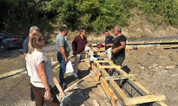 Meclis Üyesi Gülay, halı saha inşaatına incelemede bulundu