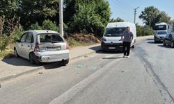 Minibüsle otomobilin karıştığı kazada otomobil yoldan çıktı: 1 yaralı