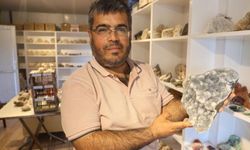 Ayağının takıldığı taş hayatını değiştirdi, 10 yılda 79 ili gezerek 15 bin taş topladı