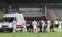Oyuna girdi 1 dakika sonra ayağı burkuldu: Sahaya ambulans girdi