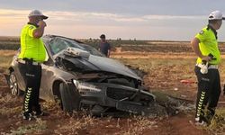 Şanlıurfa'da devrilen otomobil hurdaya döndü: 9 yaralı