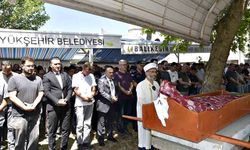 Otomobilin çarptığı 14 yaşındaki Serra son yolculuğuna uğurlandı