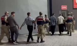 Araçlarıyla seyir halindeki aileye silahlı saldırıda bulunan zanlılar tutuklandı