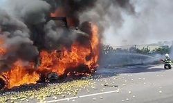 Otoyolda feci kaza: Tır alev aldı, 1 kişi hayatını kaybetti