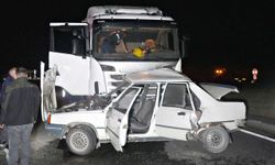 Tır ile otomobil çarpıştı: Kazada sürücü ile eşi hayatını kaybetti