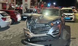 Uşak'ta iki otomobil çarpıştı: 2'si çocuk, 6 yaralı