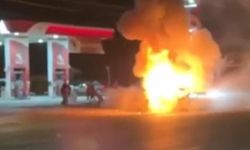 Yanan otomobilde yaralanan 2 çocuk Van’a sevk edildi