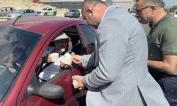 Yolculuk yapan vatandaşlara coğrafi işaretli pirinçten yapılan pilav ikram edildi