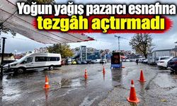 Zonguldak’ta giysi pazarına yağmur engeli