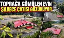 Toprağa gömülen evin sadece çatısı gözüküyor: Görenler hayrete düşüyor