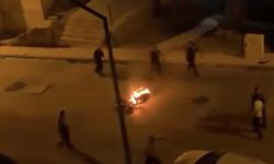 Sokak ortasında motosikletini ateşe verdi