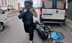 Şerit değiştirirken park halindeki araca ve dolmuşa çarptı