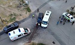 Okul servisi ile hafif ticari araç çarpıştı: 6 yaralı