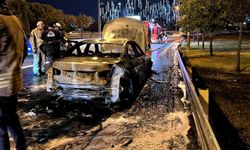 Bakırköy’de otomobil alev topuna döndü