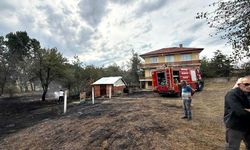 Bolu’da evlerin yanındaki alanda korkutan ot yangını