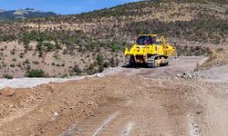 Kaya düşmeleri ve heyelan sonrası yeni yol yapılıyor
