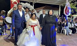 Down sendromlu genç kızın temsili düğününde duygu dolu anlar yaşandı