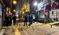 Bakırköy’de metruk bina yıkıldı, ekipler bölgeye sevk edildi