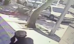 Otomobilin açılan kapısına çarpan motosikletli yaralandı