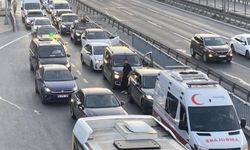Beyoğlu’nda arızalanan tanker E5'te trafiği kilitledi