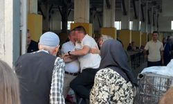 Alışverişe geldiler, yol verme yüzünden kavga ettiler