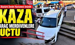 Faciadan kılpayı dönüldü: Zonguldak’ta araç merdivenlere uçtu