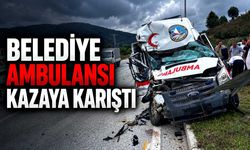 Belediye ambulansı kazaya karıştı: 1 yaralı