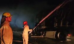Gülek Tüneli'nde seyir halindeki tır alev alev yandı