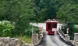 Karadeniz’de ilginç görüntü: Konteyneri böyle taşıdı