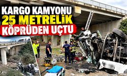 PTT kargo kamyonu köprüden uçtu: Kabinde 2 kişi sıkıştı