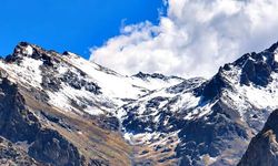 Hakkari'de yüksek kesimler beyaza büründü