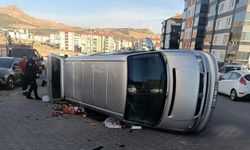 Otomobil minibüsle çarpıştı: 5 yaralı