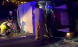 Tarım işçilerini taşıyan minibüs otomobille çarpıştı: 1 ölü, 7 yaralı
