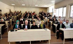 Rektör Sözbir öğrencilerin dersine konuk oldu: Bilim ve kariyer üzerine konuştu